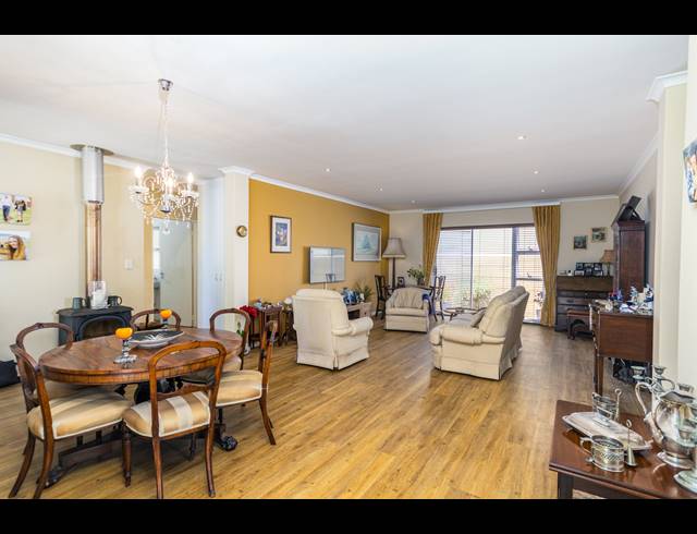 3 BEDROOM FREESTANDING FOR SALE IN SUNNINGDALE